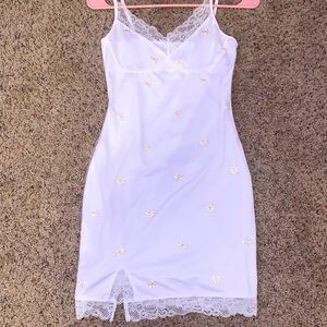 S White mini dress with daisies